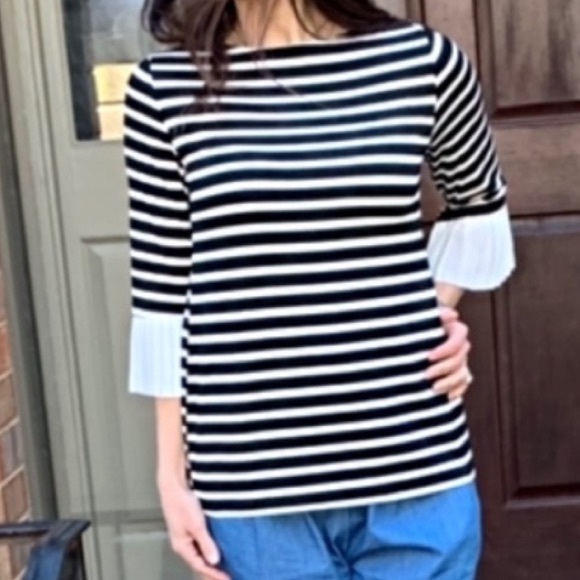 ✨LAST ONE ✨Black and white striped top - Picture 3 of 8